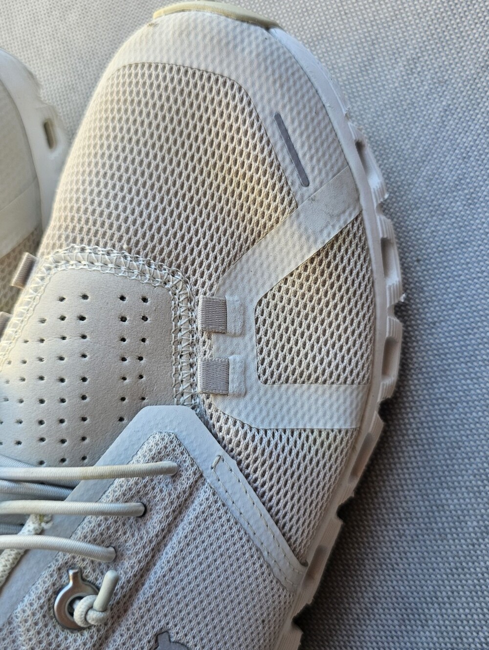 On Running Cloud Sneakers Women's Size 8 Cream White Lightweight Running Shoes - Picture 4 of 11